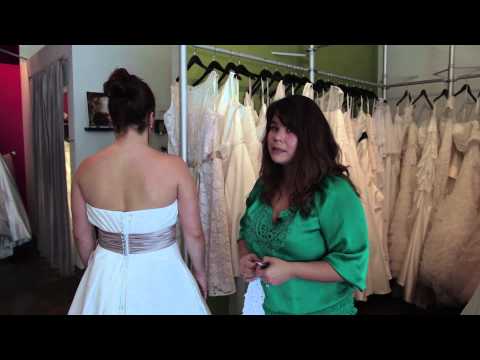 How to Hide Back Fat With Plus-Size Bridal Gowns : Bridal Fashion Tips