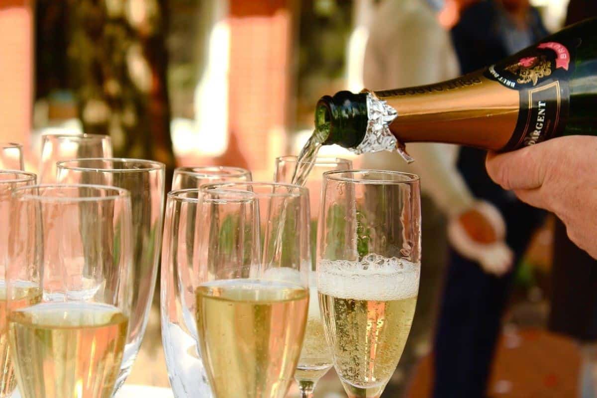 How Much Is an Open Bar at a Wedding 7 TightBudget Tips