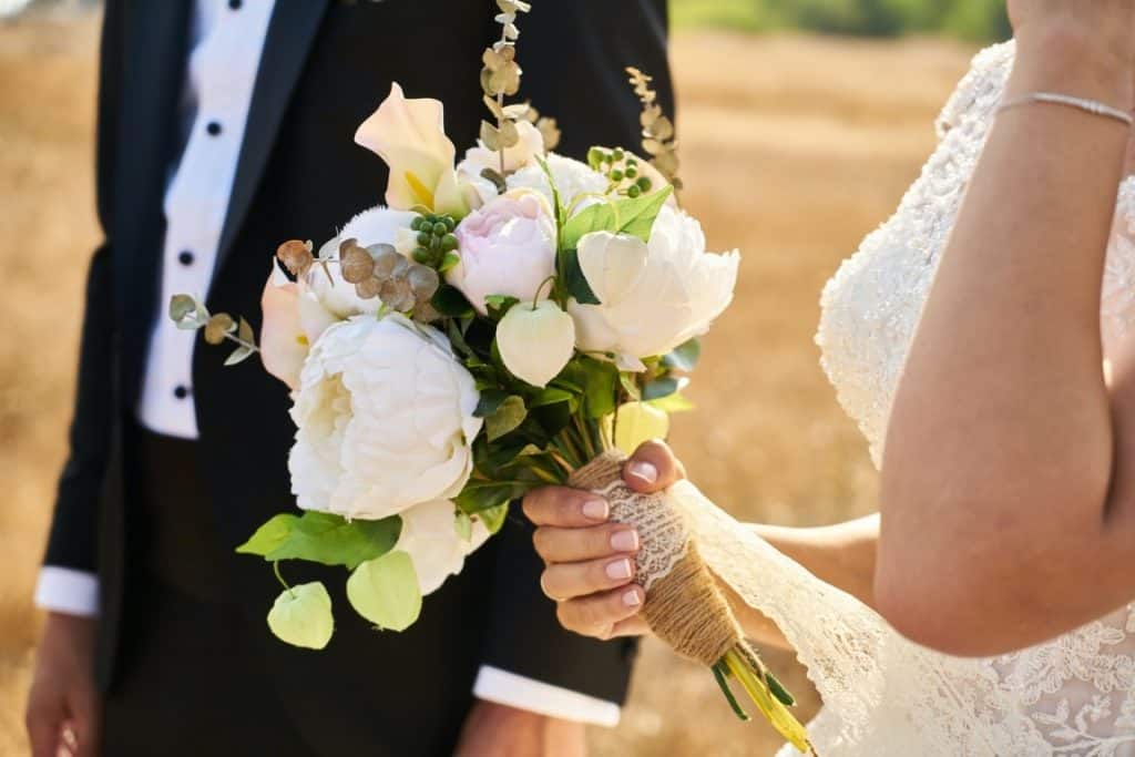 what-does-catching-the-bouquet-mean-simply-explained