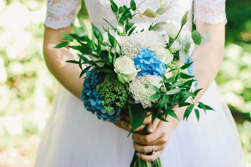 what-does-catching-the-bouquet-mean-simply-explained