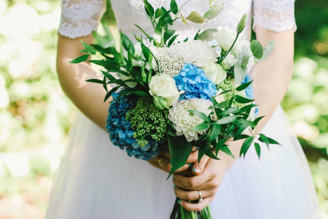 white flowers bouquet