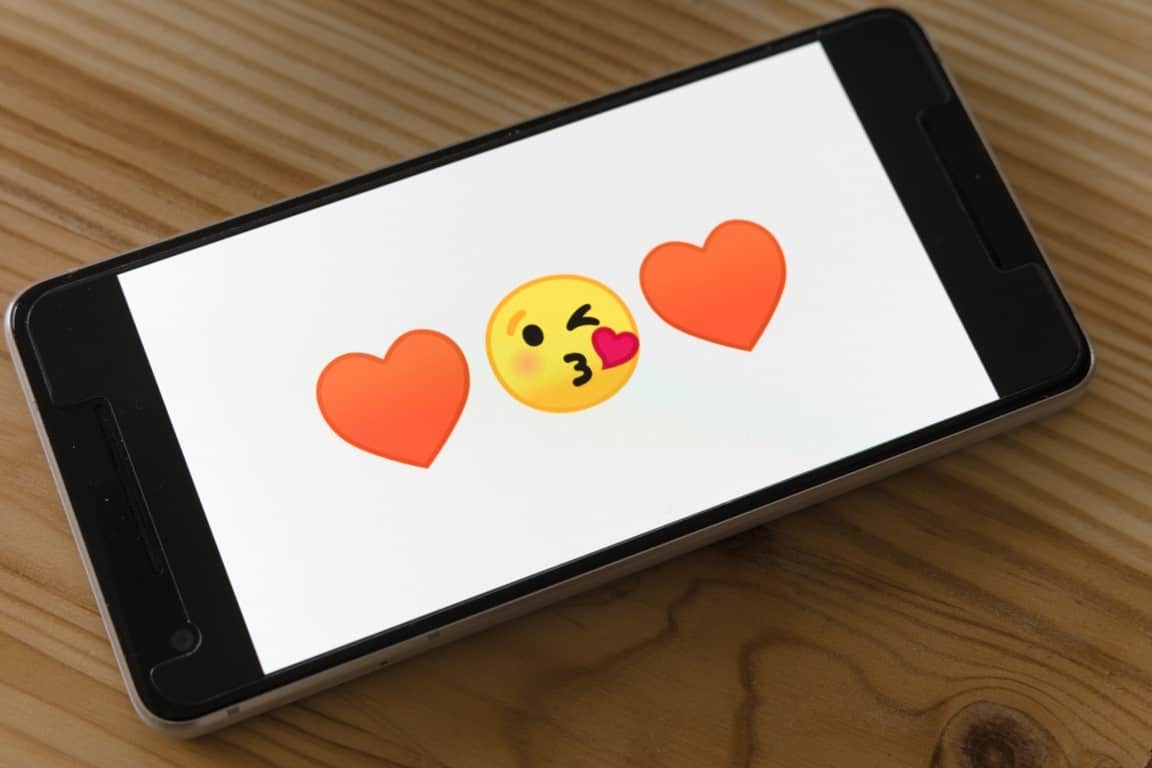 phone heart emojis