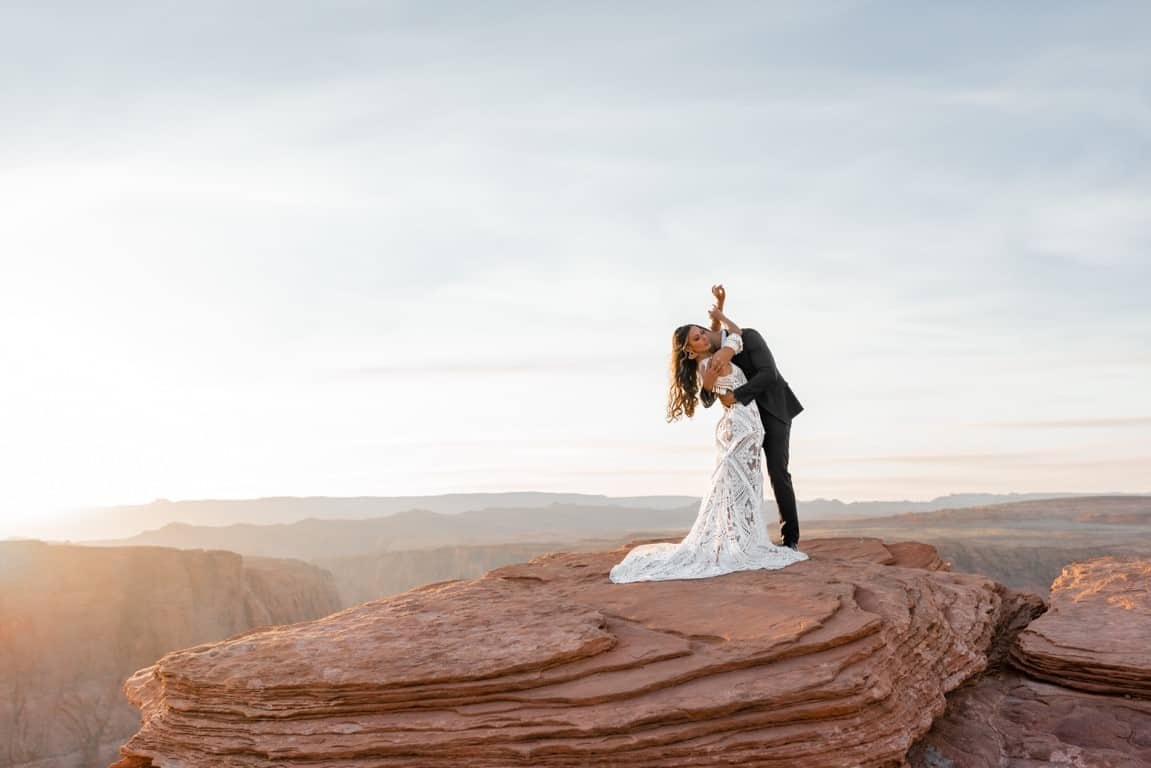 view mountains couple