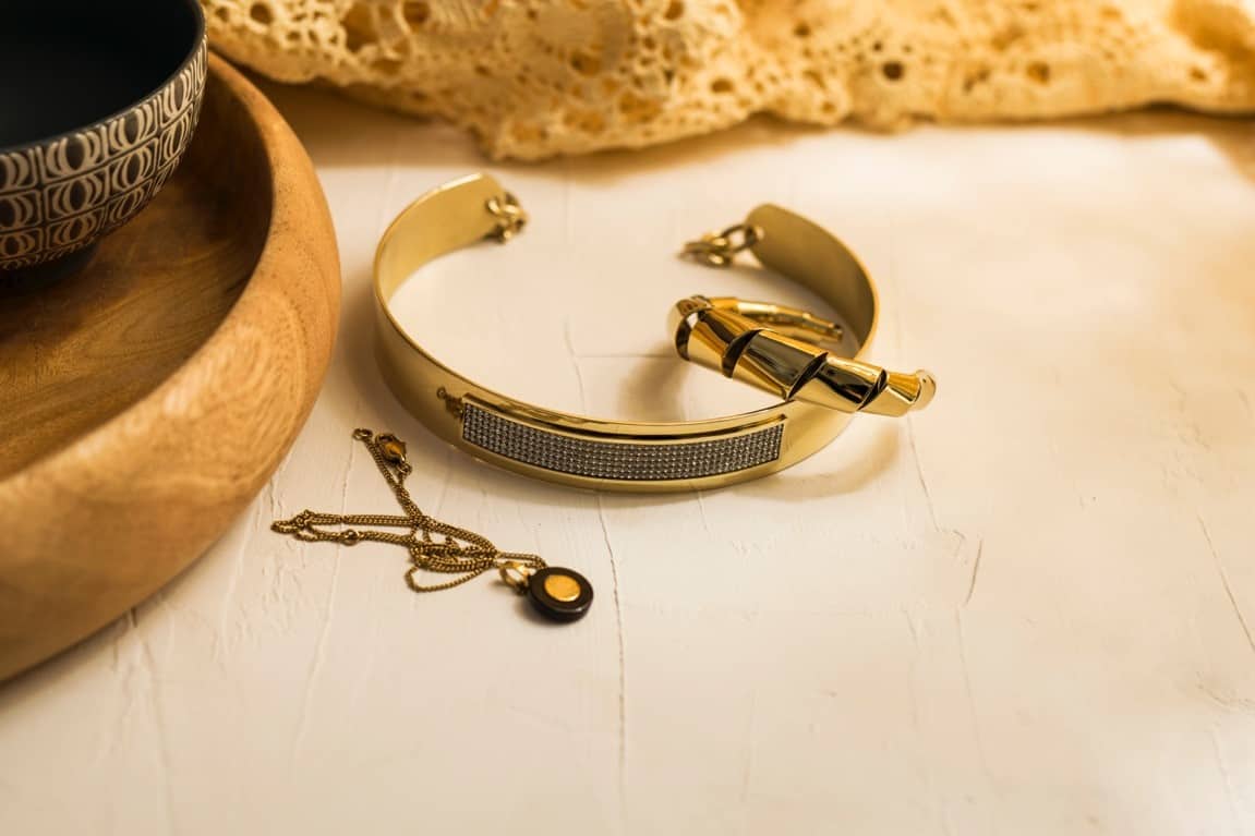 gold bracelet