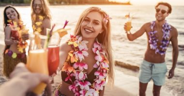 friends drinking cocktails at the beach