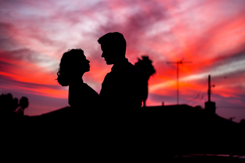 silhoutte of a couple dancing