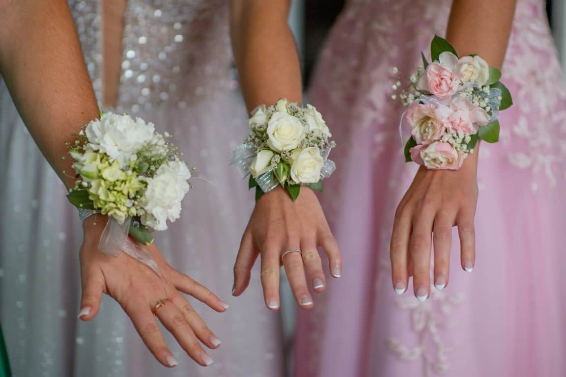 Do Bridesmaids Need Bouquets? (20 Alternatives to Consider)