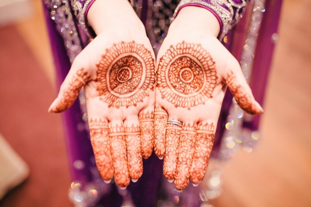 henna at hands