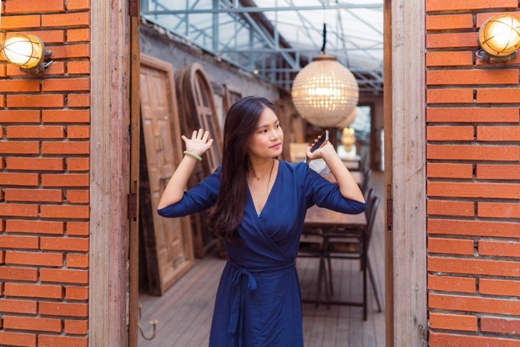 woman wearing navy blue dress