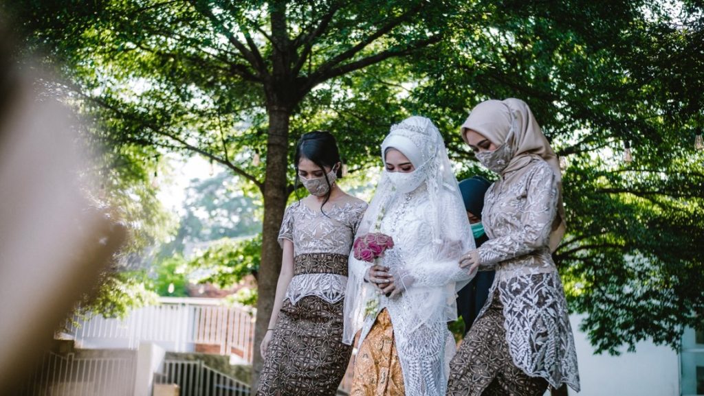 Egyptian bride with two bridesmaid