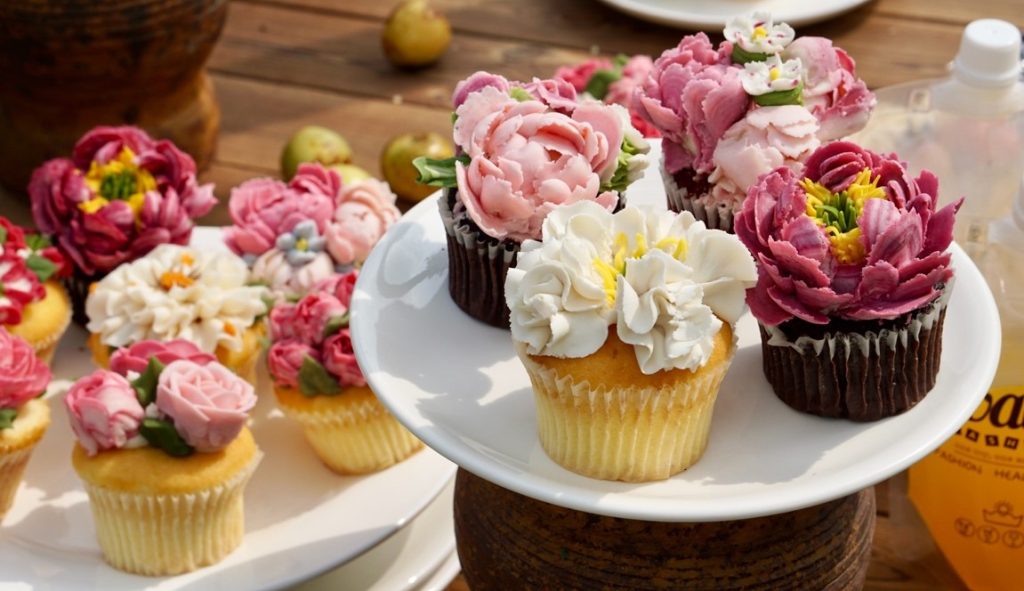 flower cupcakes on plates