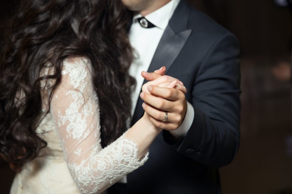 groom and bride dancing