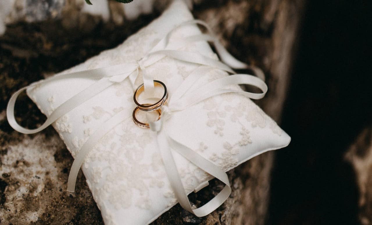 12 Major Pros and Cons of Eternity Wedding Bands