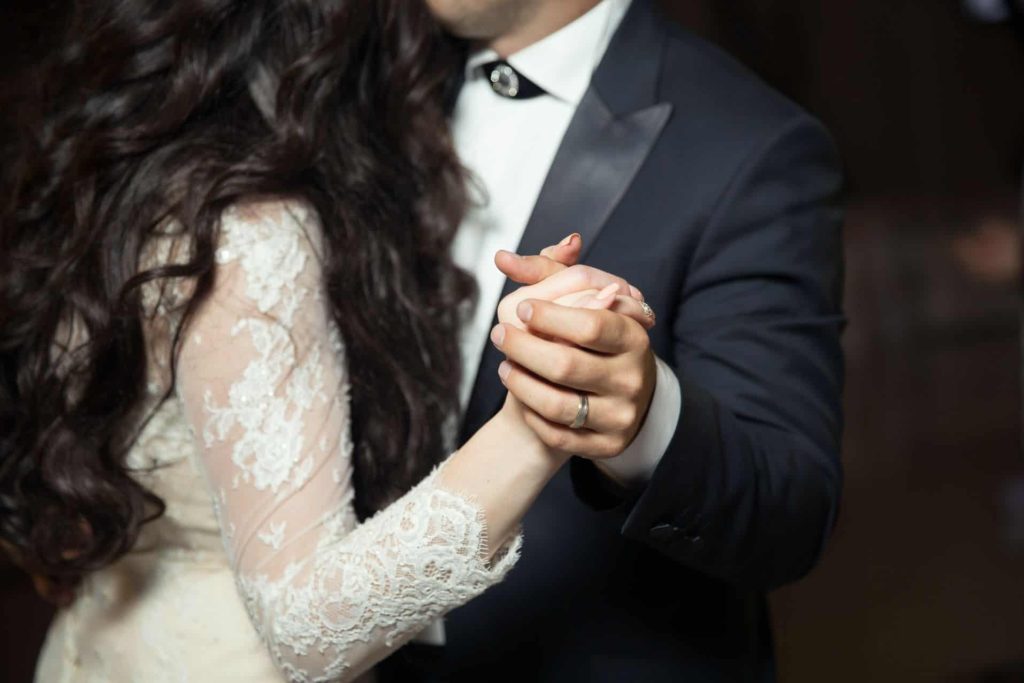 newlyweds dancing